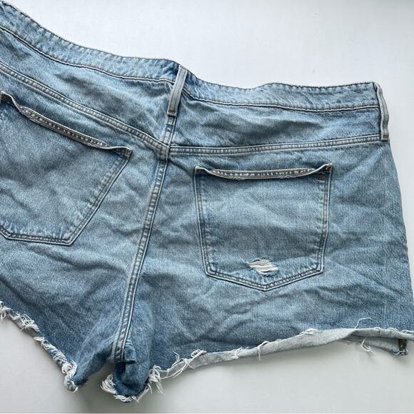 Madewell Plus Relaxed Denim Shorts in Madera Wash Side-Slit Edition - Picture 5 of 7